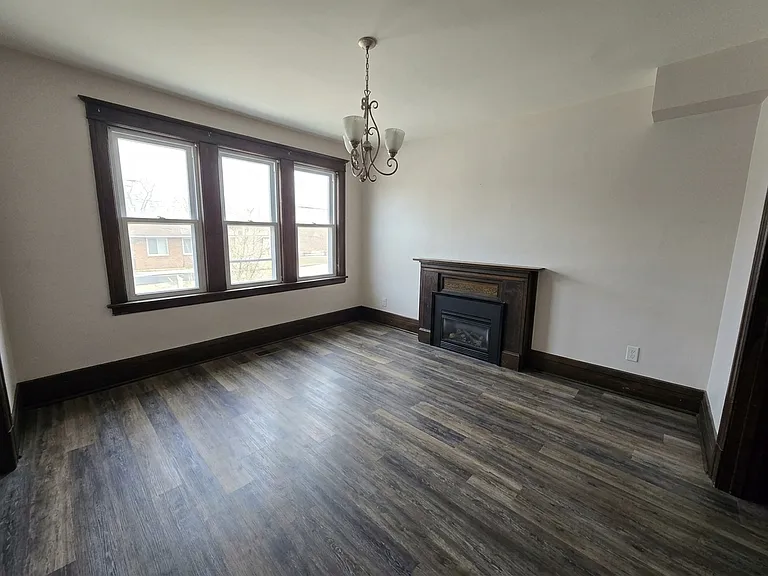 970 King St E #1 — Photo 2
