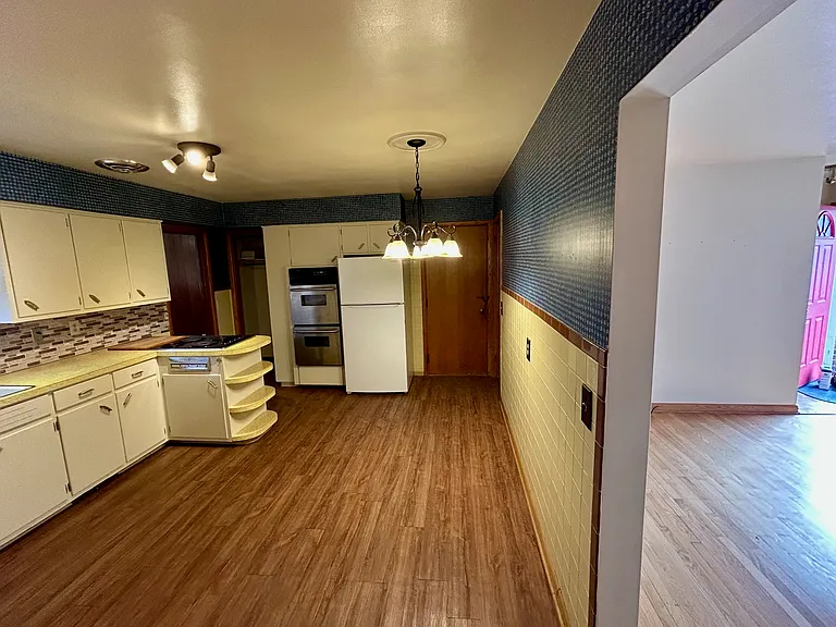 245 Winchester Rd — Photo 6