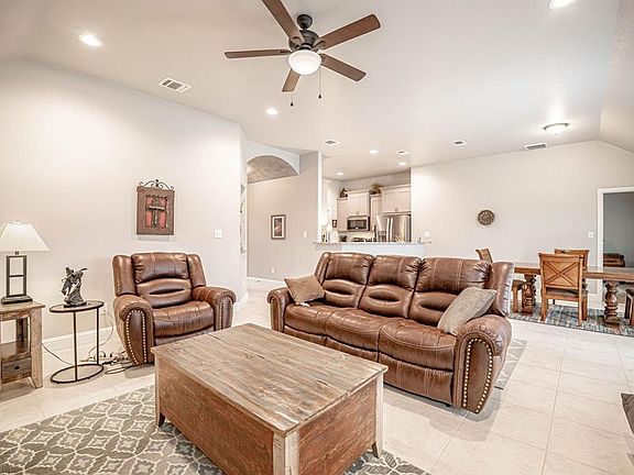 5th image of 2203 Steepleridge Cir