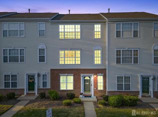 5 Kuczynski Dr, Parlin, NJ 08859