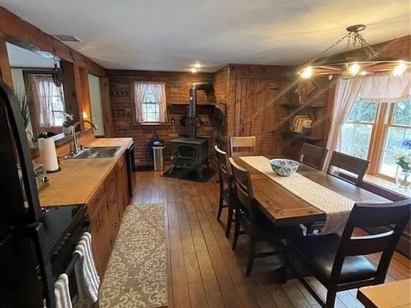 5th image of 21 Wells Hill Rd