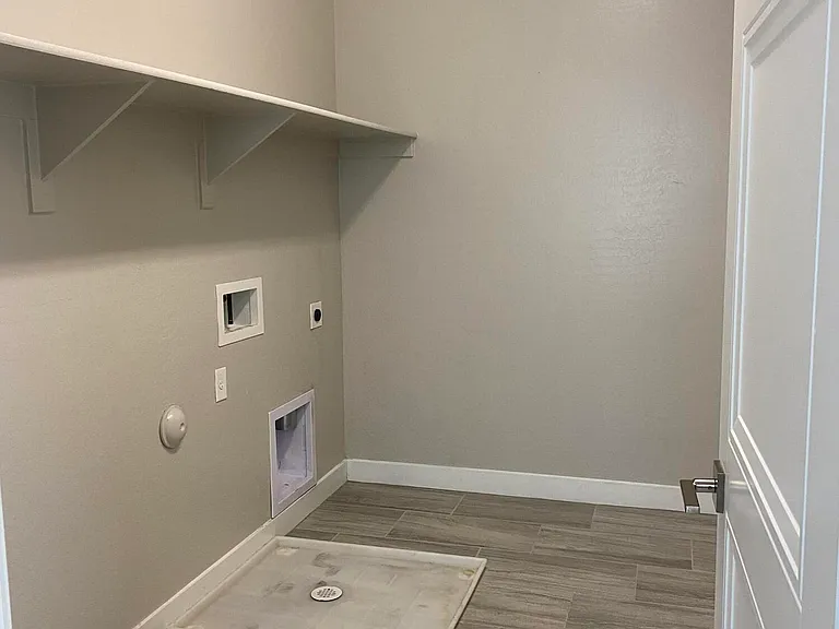 21065 W Elm Way Ct — Photo 18