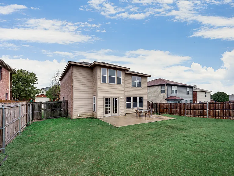 2424 Emerald Ln — Photo 20
