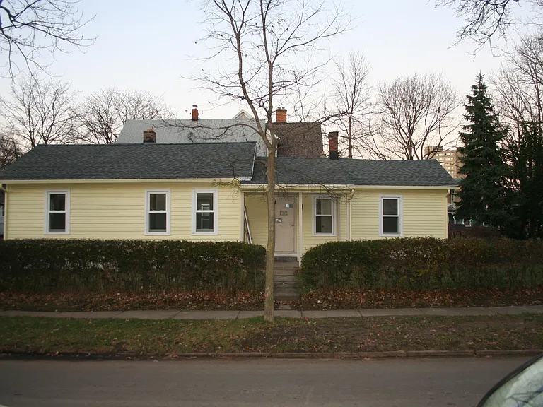 840 Meigs St — Photo 1