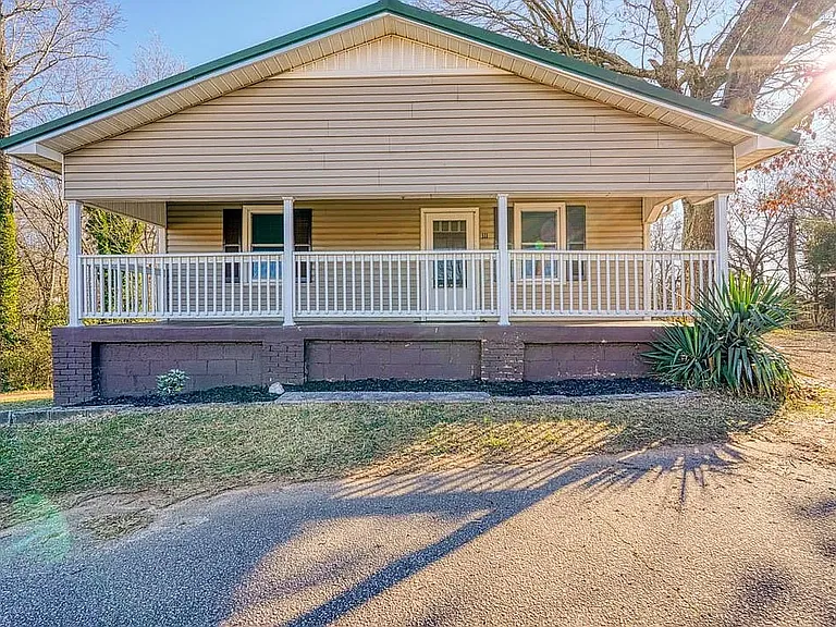 111 Forest Ln — Photo 1