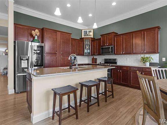 3rd image of 101 Countryshire Dr