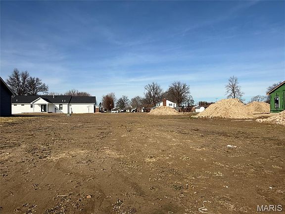 4th image of 409 Cobblestone Ln