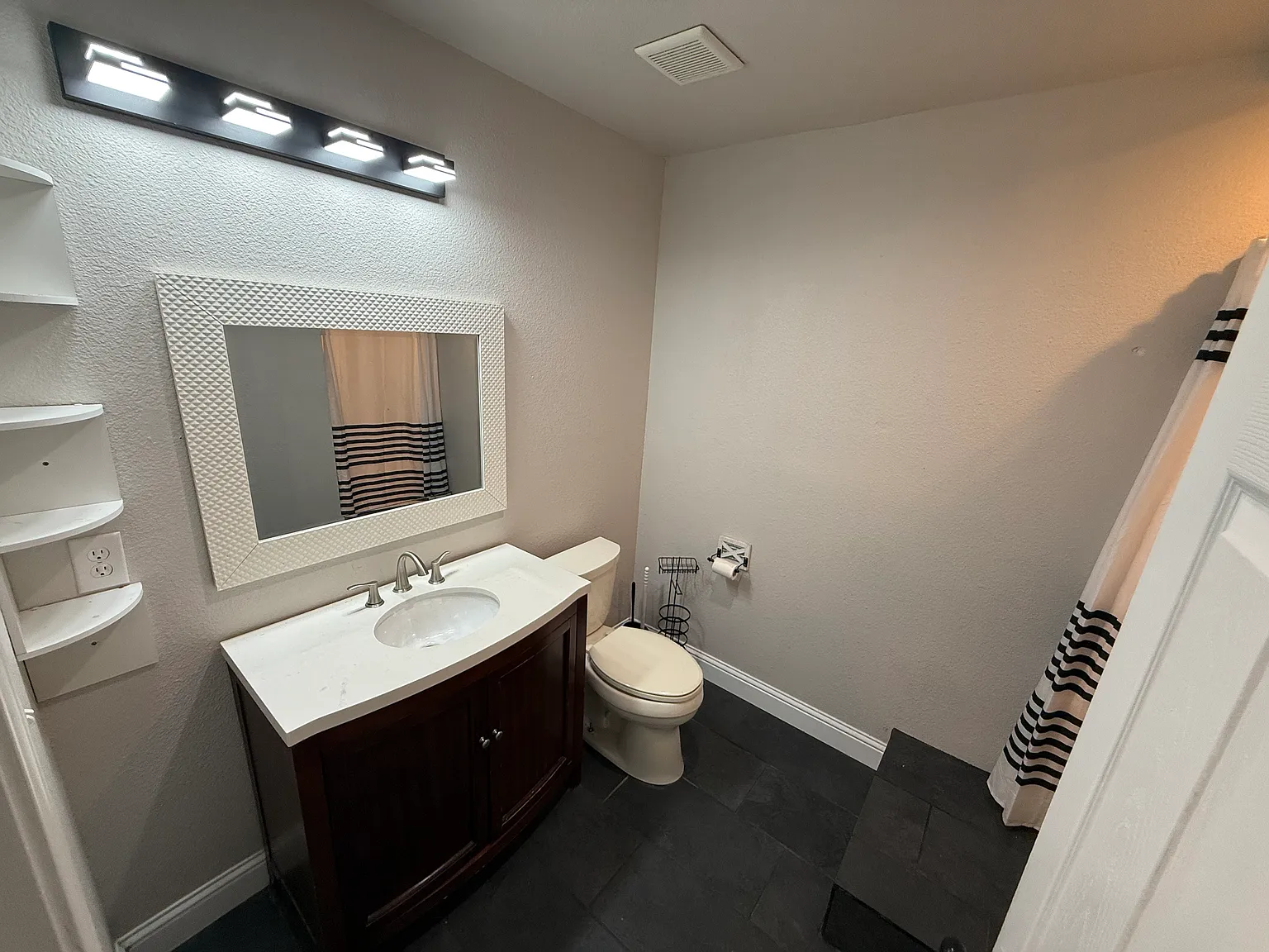 Studio, 400 sqft, $950 — Photo 2