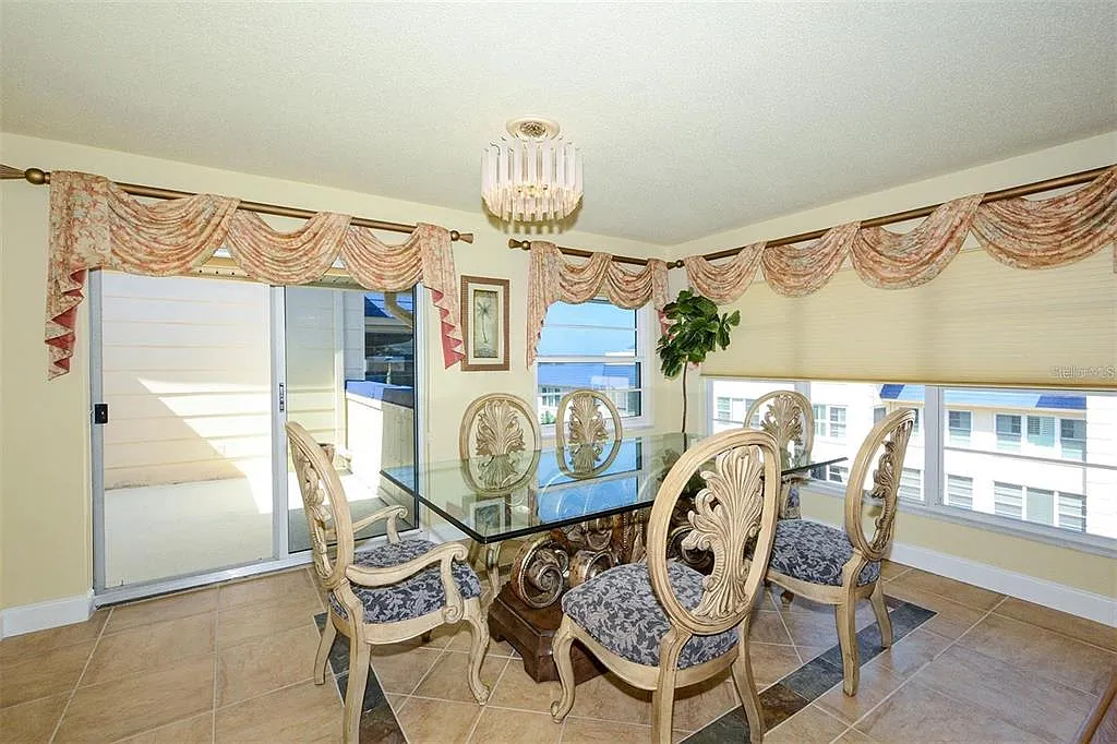 2 bed, 2.0 bath, 1175 sqft, $5,000 — Photo 4