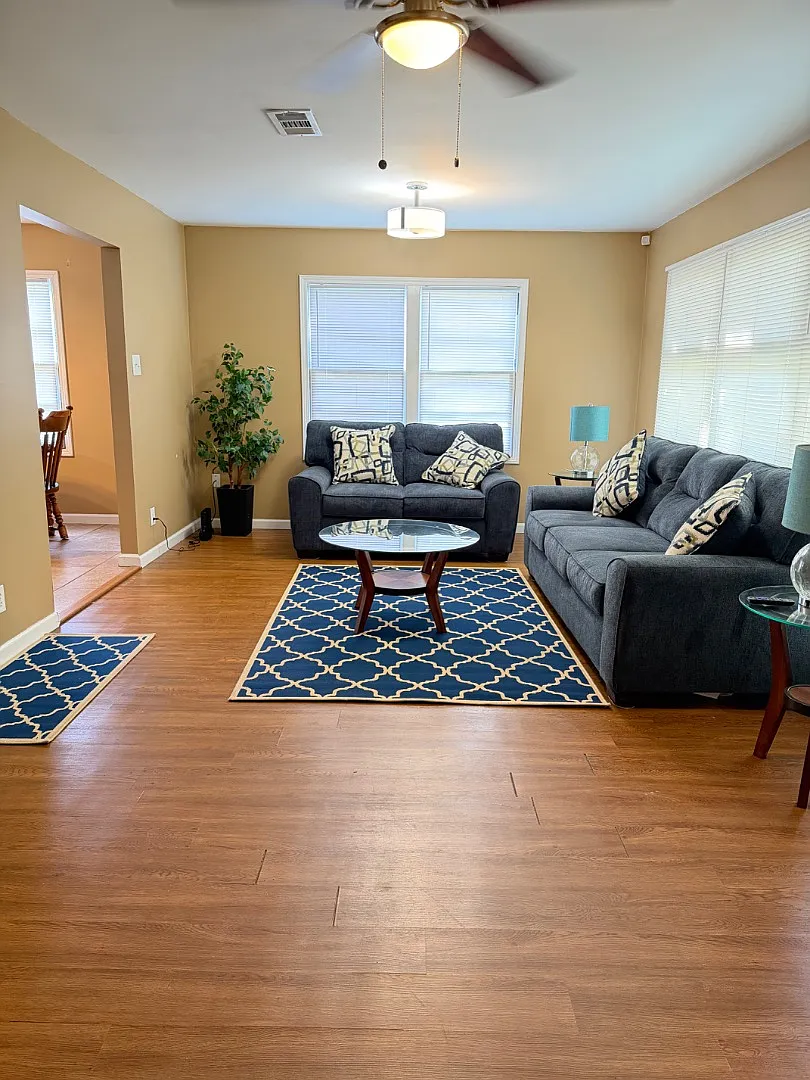 4 bed, 2000 sqft, $3,250 — Photo 2
