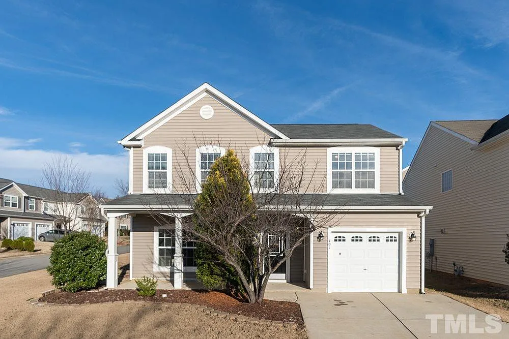 4 bed, 2.5 bath, 1900 sqft, $2,300 — Photo 1