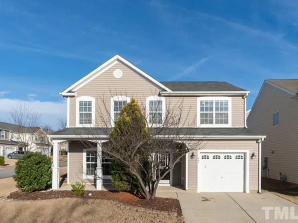401 Wellspring Dr, Holly Springs, NC 27540