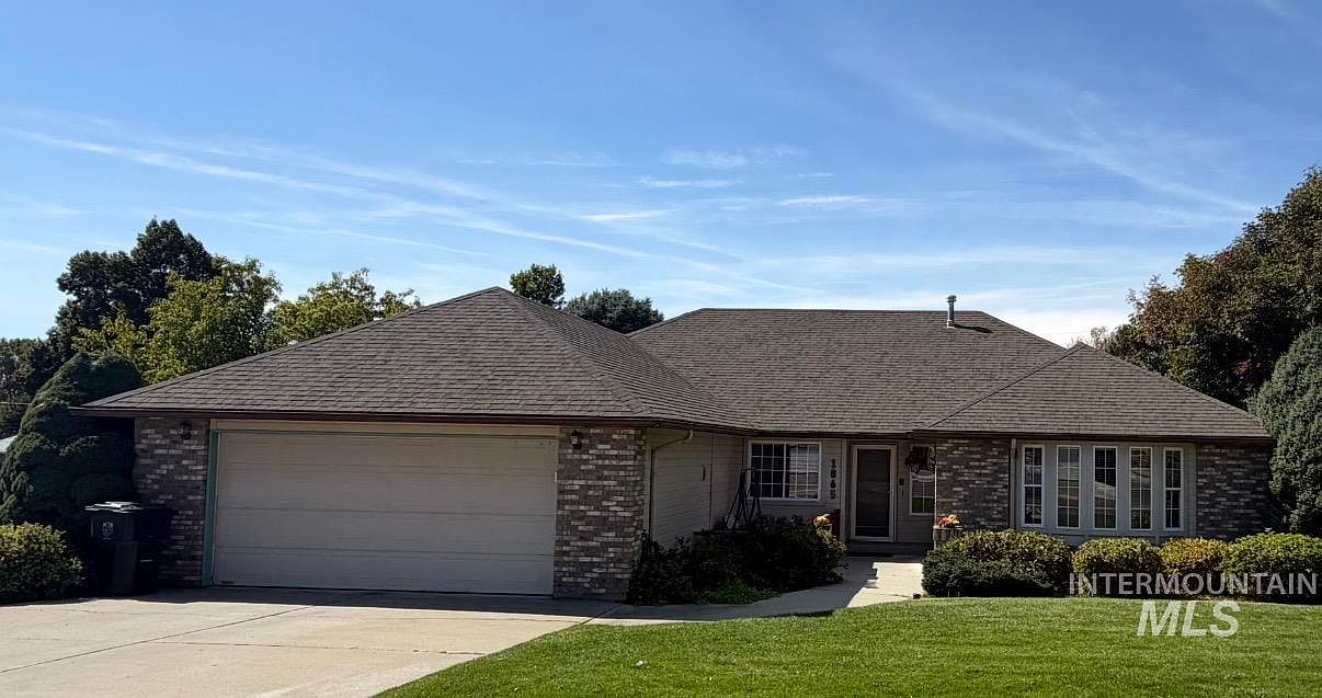1865 Fairview St — Rolling Hills Golf Course