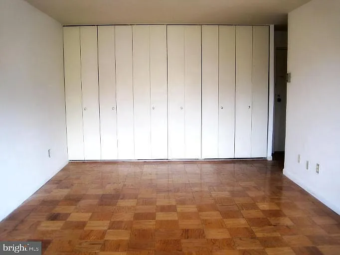 6001 Arlington Blvd #504 — Photo 12