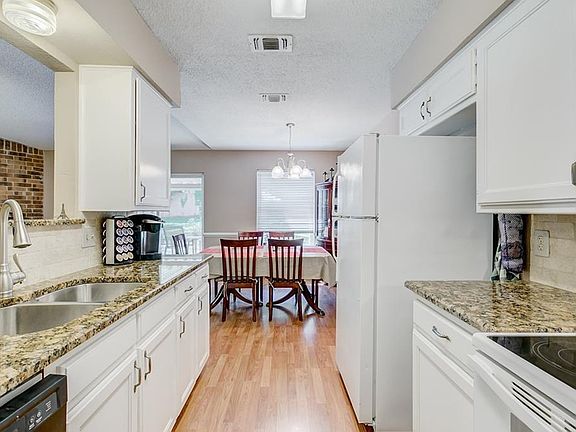 5th image of 2312 Woodside Dr