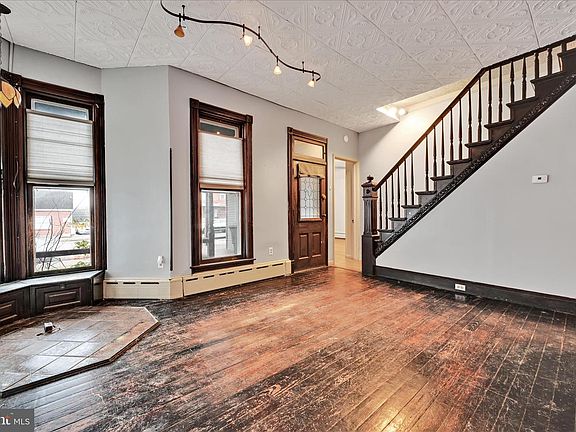 2nd image of 7 E Penn Ave