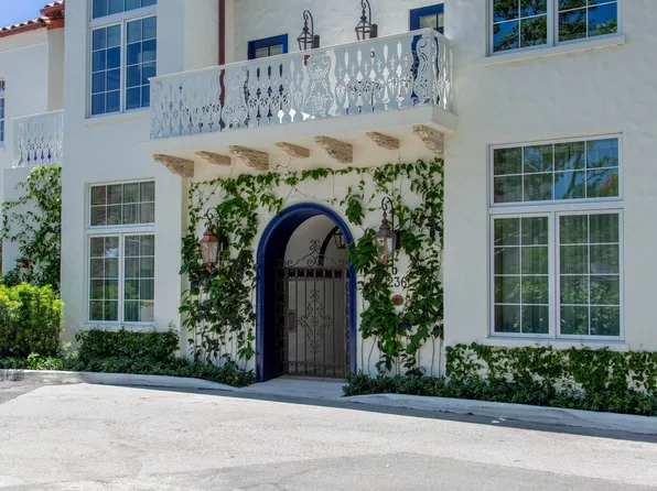 236 Phipps Plz #202, Palm Beach, FL 33480