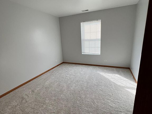 4th image of 1470 Millbrook Dr
