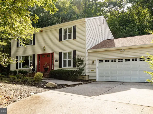 912 Francine Dr, Cherry Hill, NJ 08003