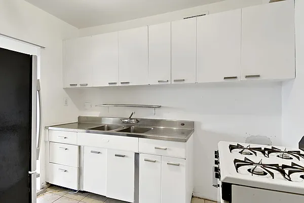 Sold by eRealty Advisors Inc | media 11