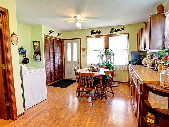 3rd image of 820 Cory St