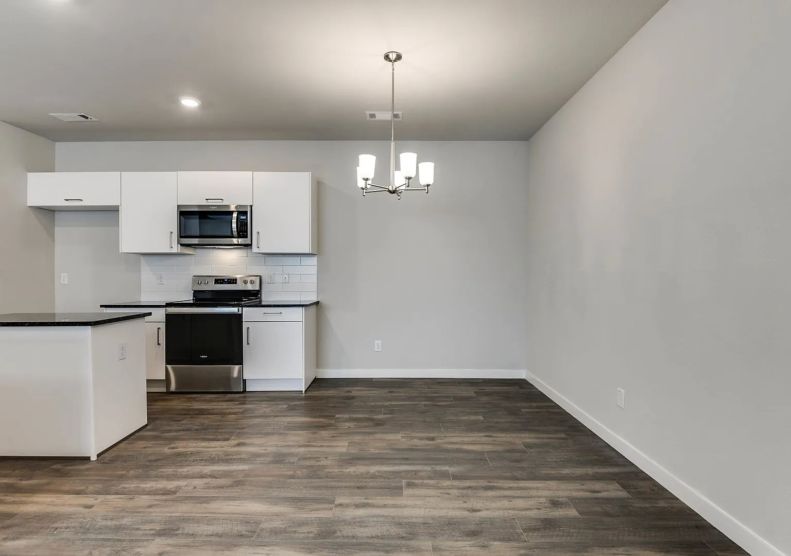 Gorgeous 3 Bedroom Duplex Located In Midlothian Isd! — Photo 3