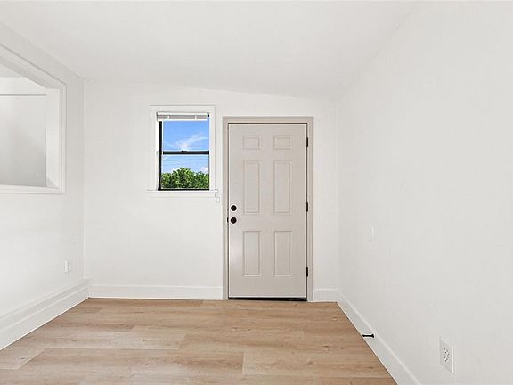 5th image of 118 COURT STREET