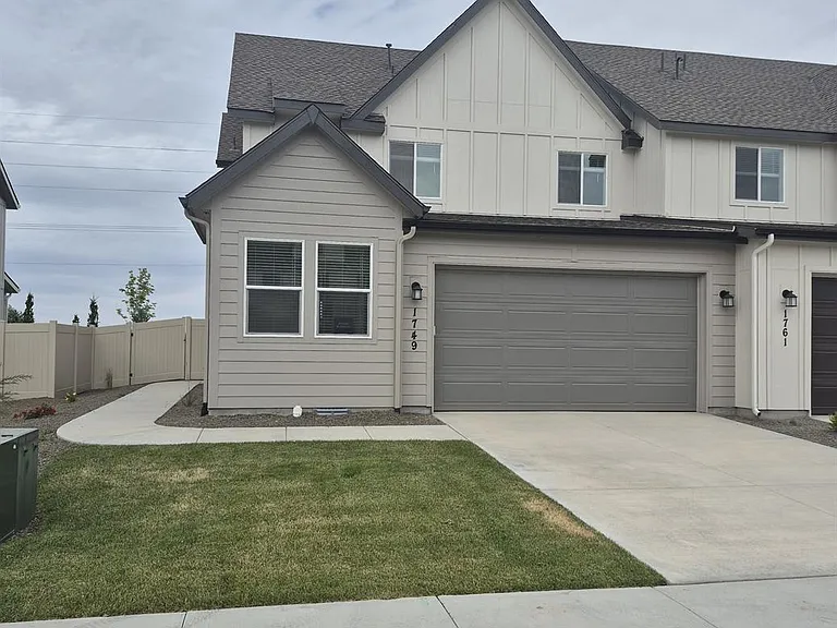 1749 N Big Star Ave — Photo 1