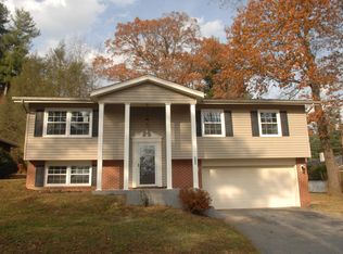 1082 Mountain View St, Hendersonville, NC 28739