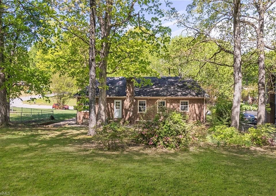 2nd image of 4405 Beckford Dr