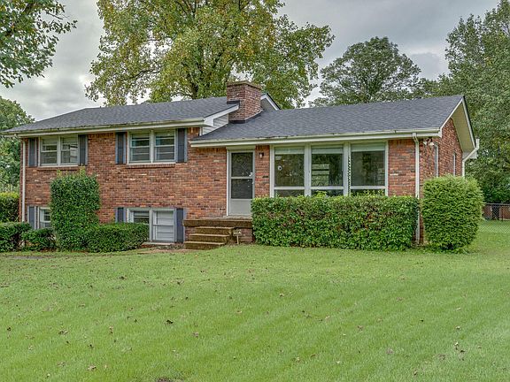 2nd image of 917 Crownhill Dr