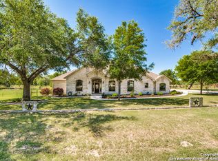 104 Rosewood Dr, La Vernia, TX 78121