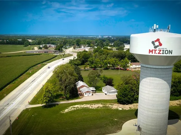 420 S State Route 121, Mt Zion, IL 62549
