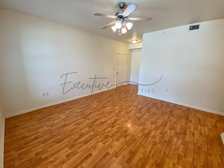 311 E Hale St — Photo 2