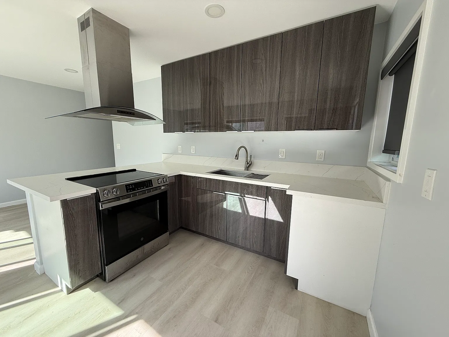 2 bed, 800 sqft, $2,700 — Photo 2