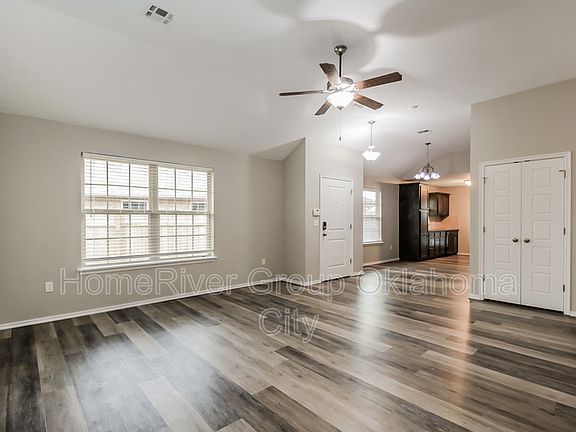 3rd image of 5701 Clearwater Dr