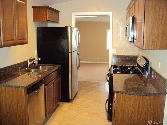 4th image of 2634 Superior St