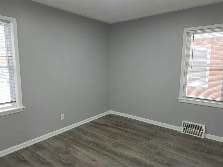 8254 Sussex St — Photo 27