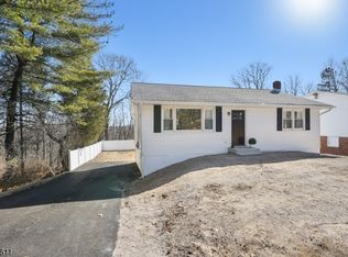 329 Dupont Ave, Hopatcong, NJ 07843