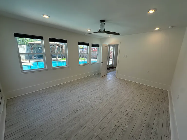 6423 S Claiborne Ave — Photo 10