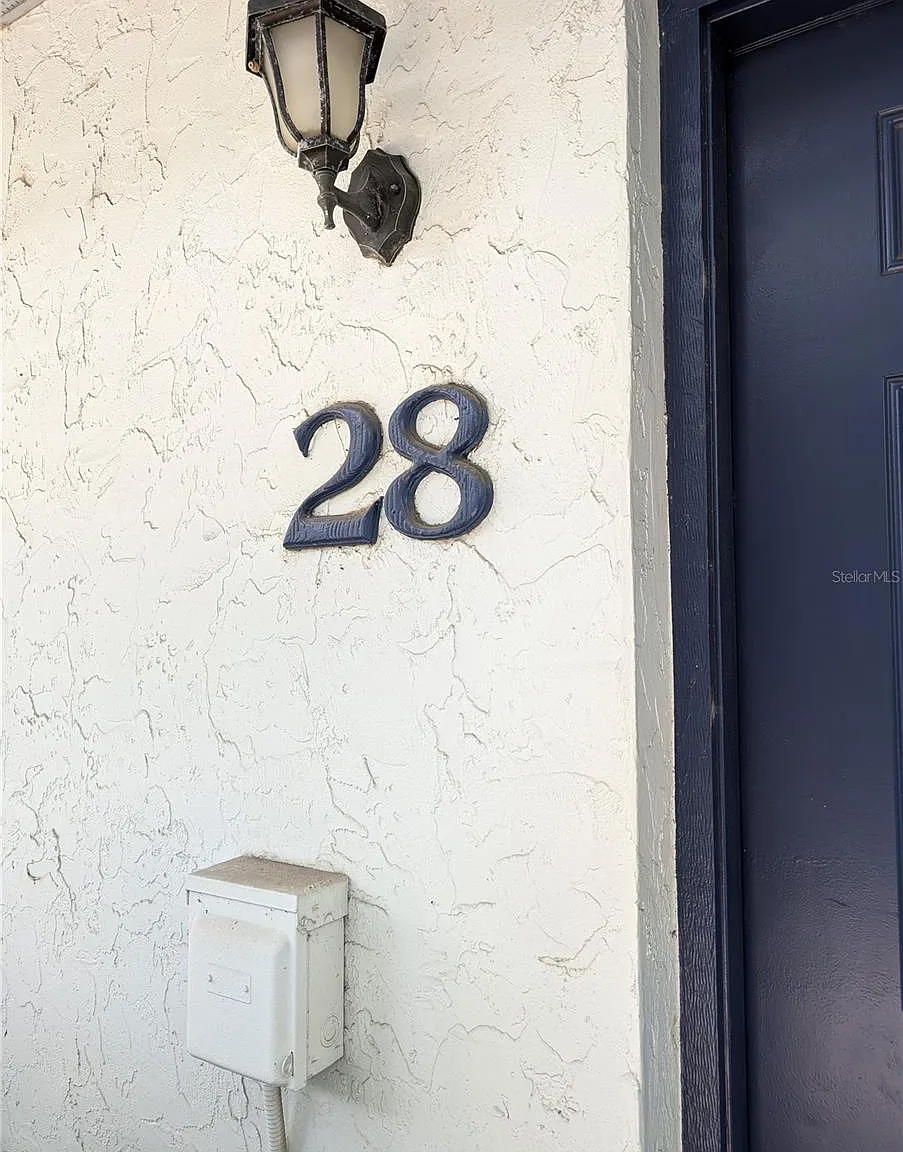 2 bed, 2.5 bath, 1100 sqft, $1,550 — Photo 2