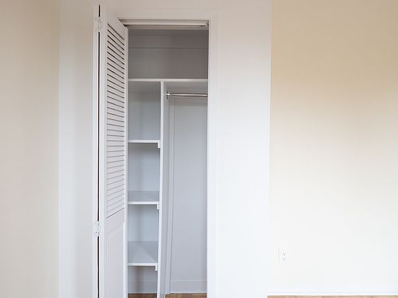 4th image of 260 6th Ave APT 13