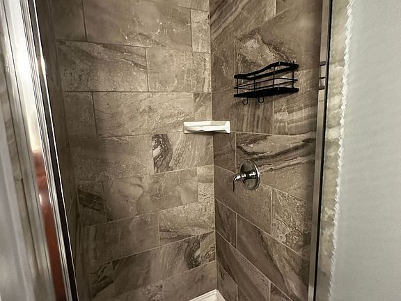 5th image of 4632 Centre Ave #4