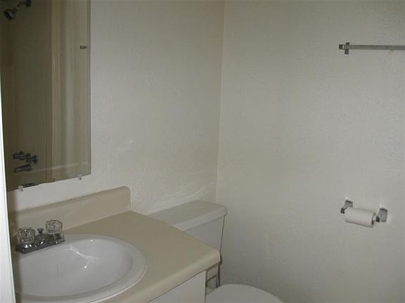 2nd image of 1114 Autumn Cir APT C