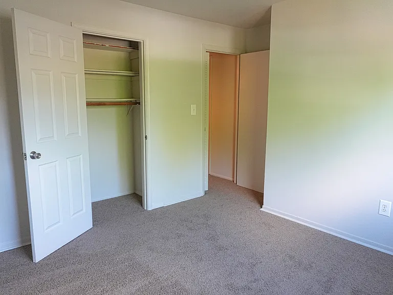 Edmondson Park Apartments — Photo 17