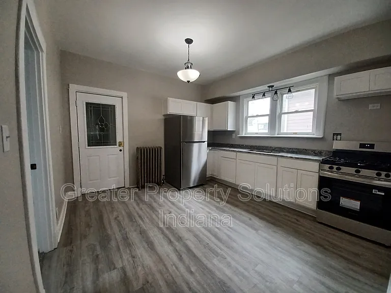 1719 Sheridan Avelower — Photo 3