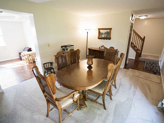 4th image of 908 Wellsley Way