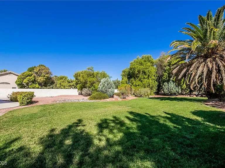 1400 Castle Crest Dr — Photo 52