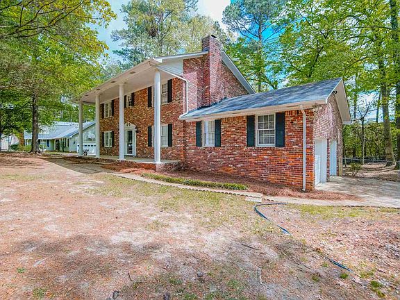 3rd image of 1316 Country Squire Dr