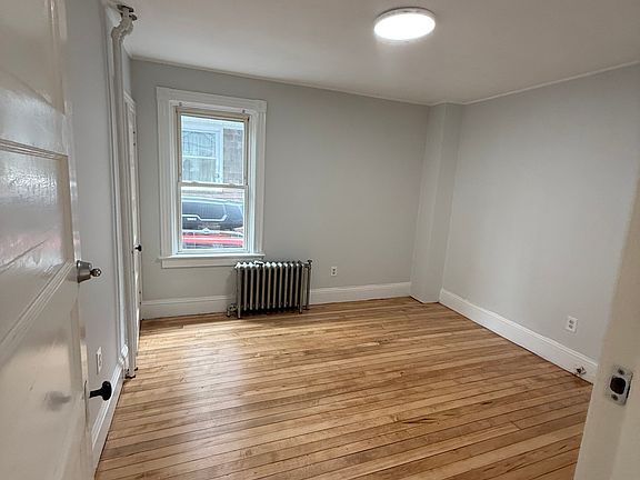 5th image of 13 Ellwood Pl #1